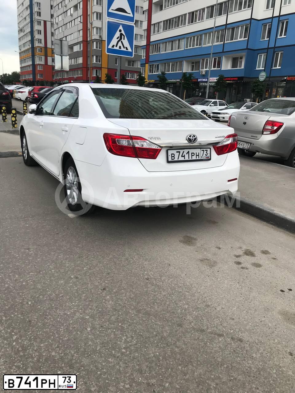 Фото автомобиля TOYOTA CAMRY, 2014 — госномер В741РН73. Цвет: БЕЛЫЙ