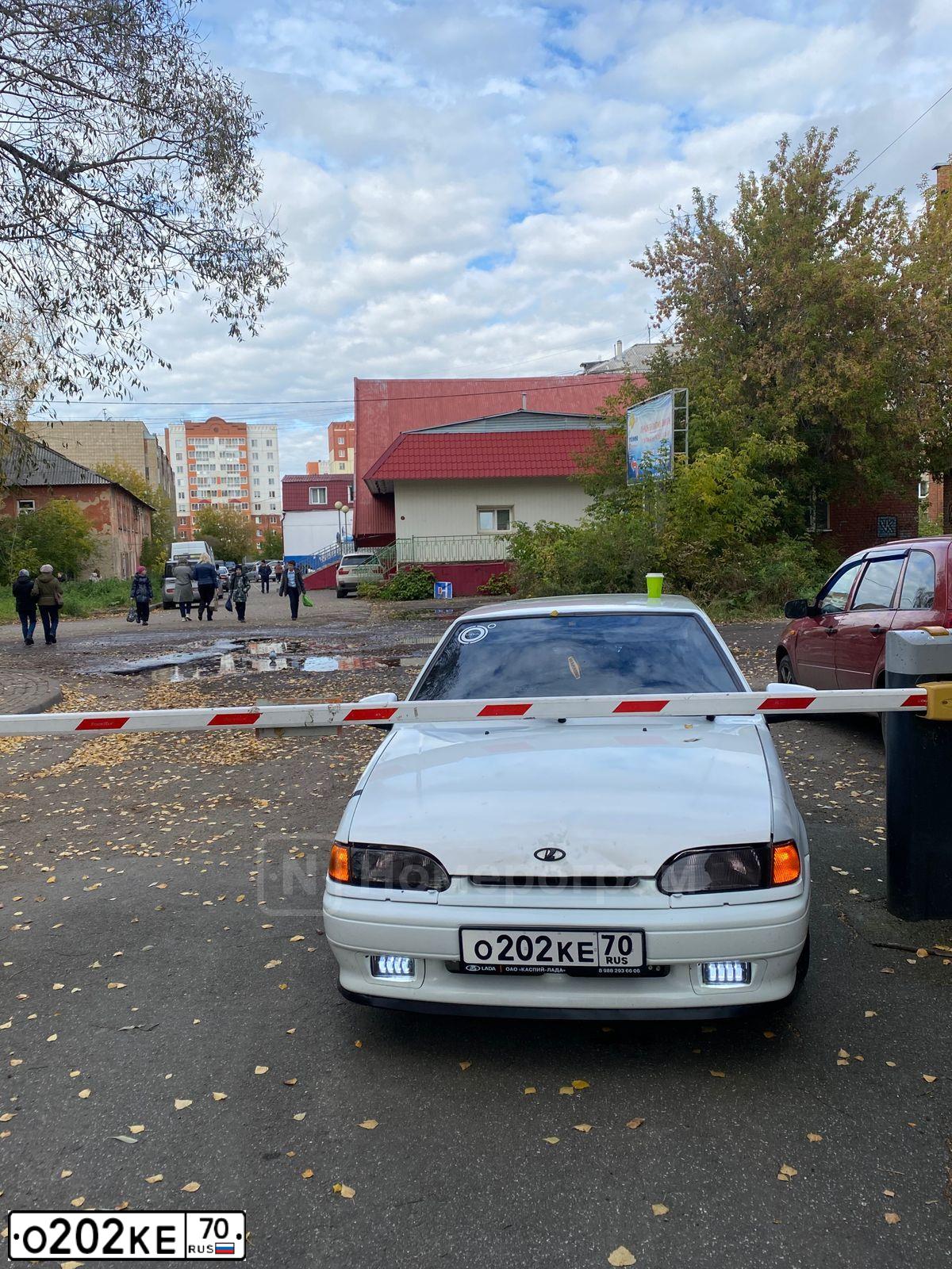 Фото автомобиля LADA 2114 SAMARA, 2012 — госномер О202КЕ70. Цвет: Белый