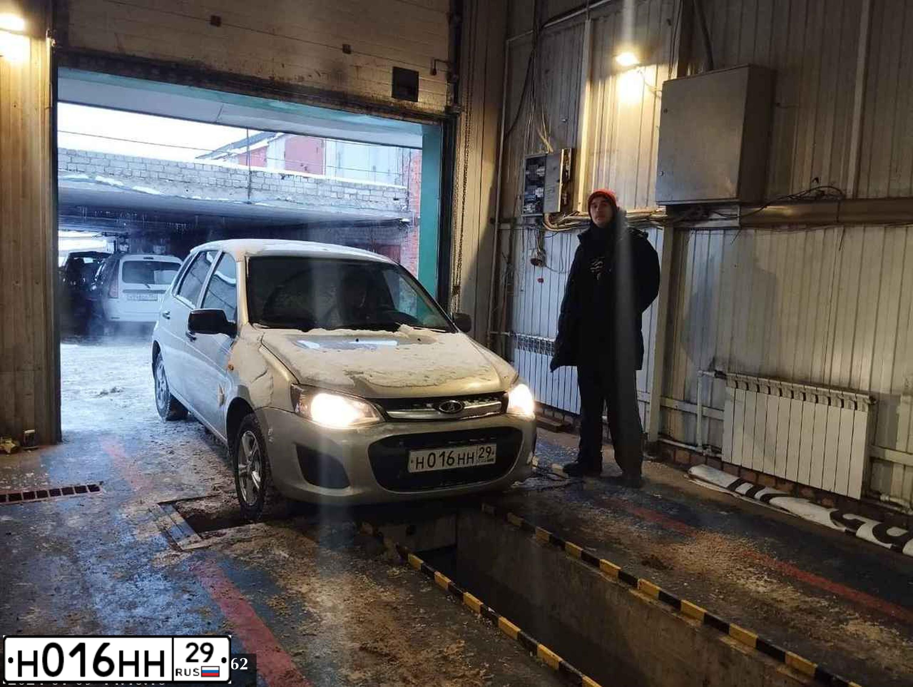 Фото автомобиля ЛАДА КАЛИНА, 2014 — госномер К054МН136. Цвет: СВЕТЛО-СЕРЫЙ