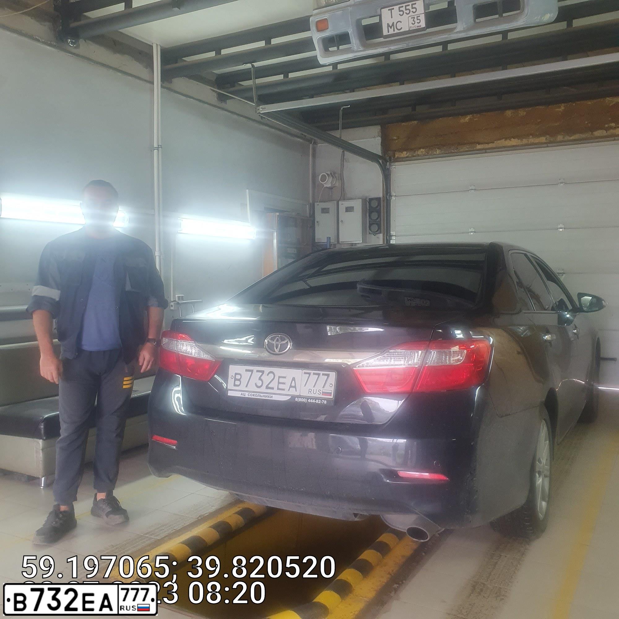 Фото автомобиля TOYOTA CAMRY, 2014 — госномер М557ЕО35. Цвет: ЧЕРНЫЙ