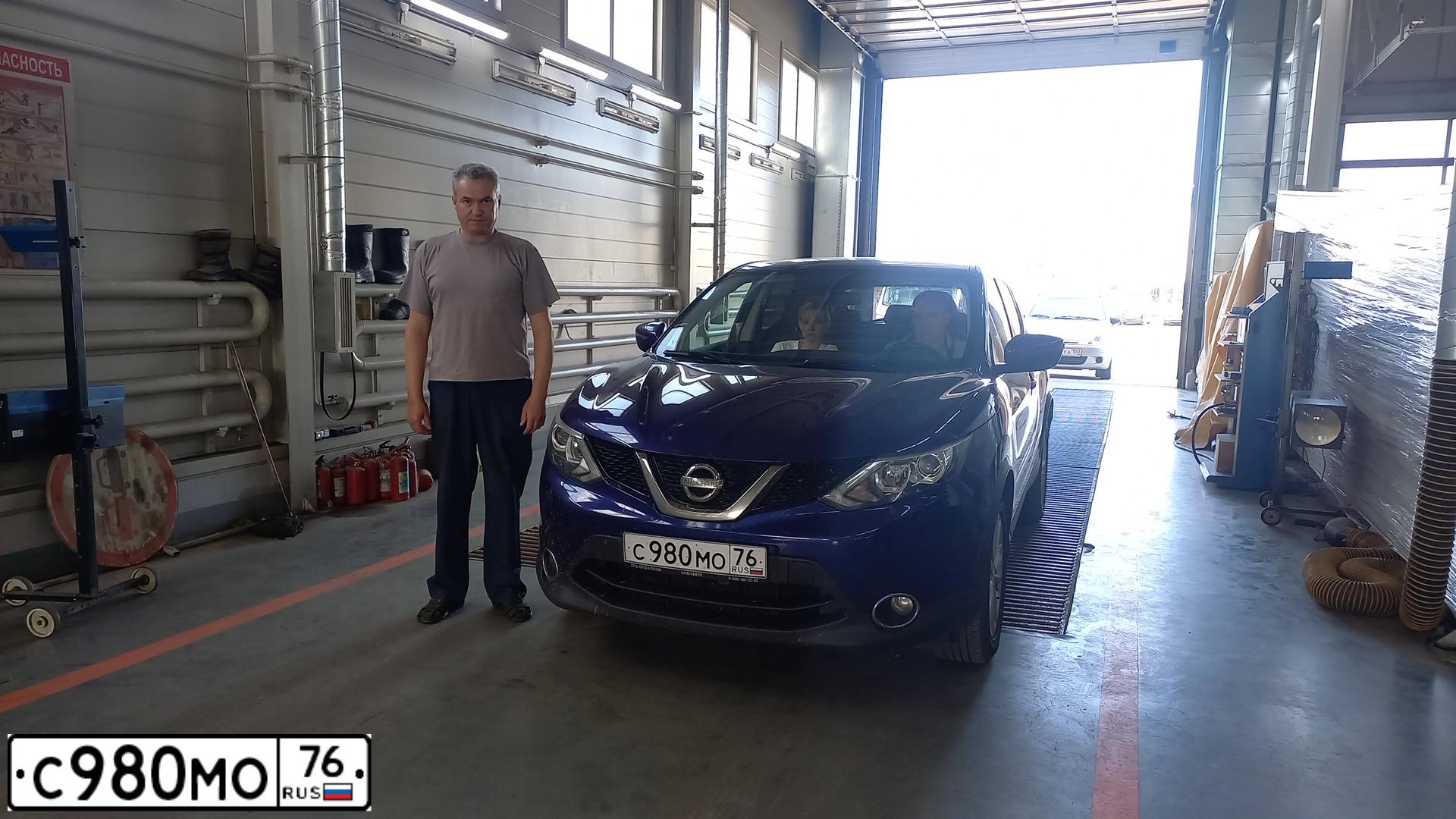 Фото автомобиля NISSAN QASHQAI, 2016 — госномер С980МО76. Цвет: Темно-синий