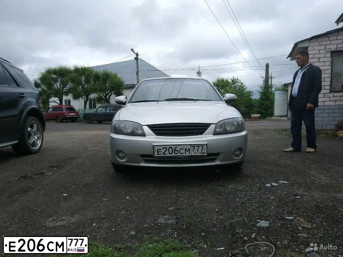 Фото автомобиля FORD FOCUS, 2015 — госномер Е208СМ777. Цвет: СЕРО-КОРИЧНЕВЫЙ