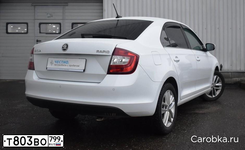 Фото автомобиля SKODA RAPID, 2018 — госномер Е022СВ124. Цвет: БЕЛЫЙ