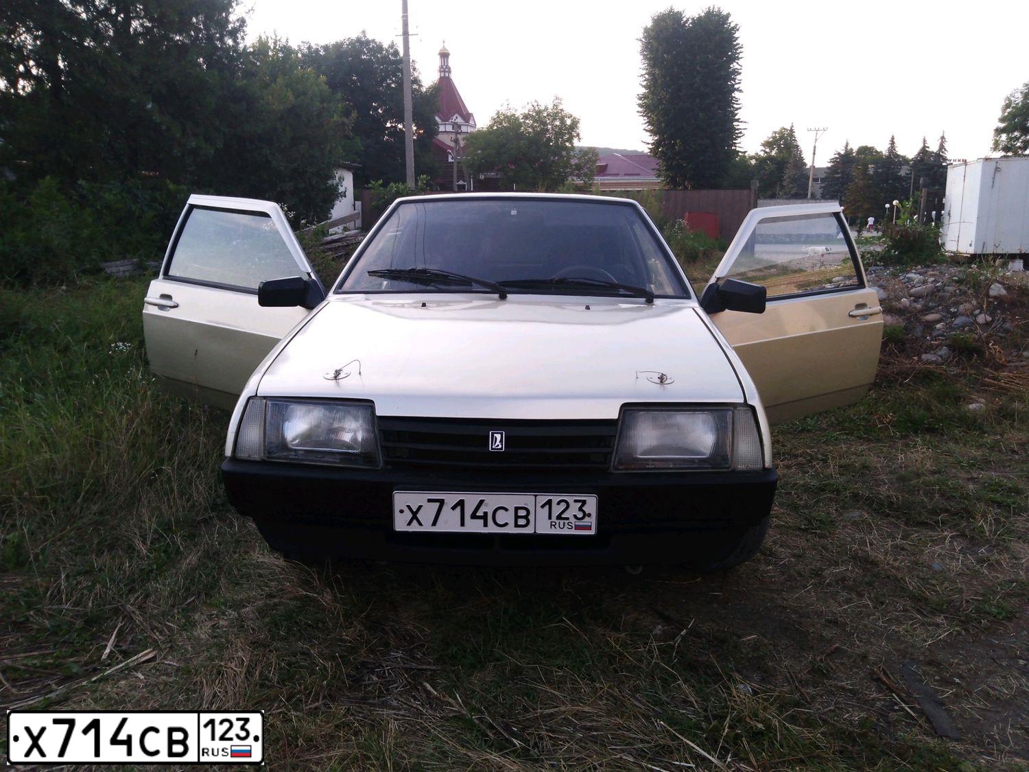 Фото автомобиля LADA 2108 SAMARA, 2001 — госномер Х714СВ123. Цвет: ЧЕРНЫЙ