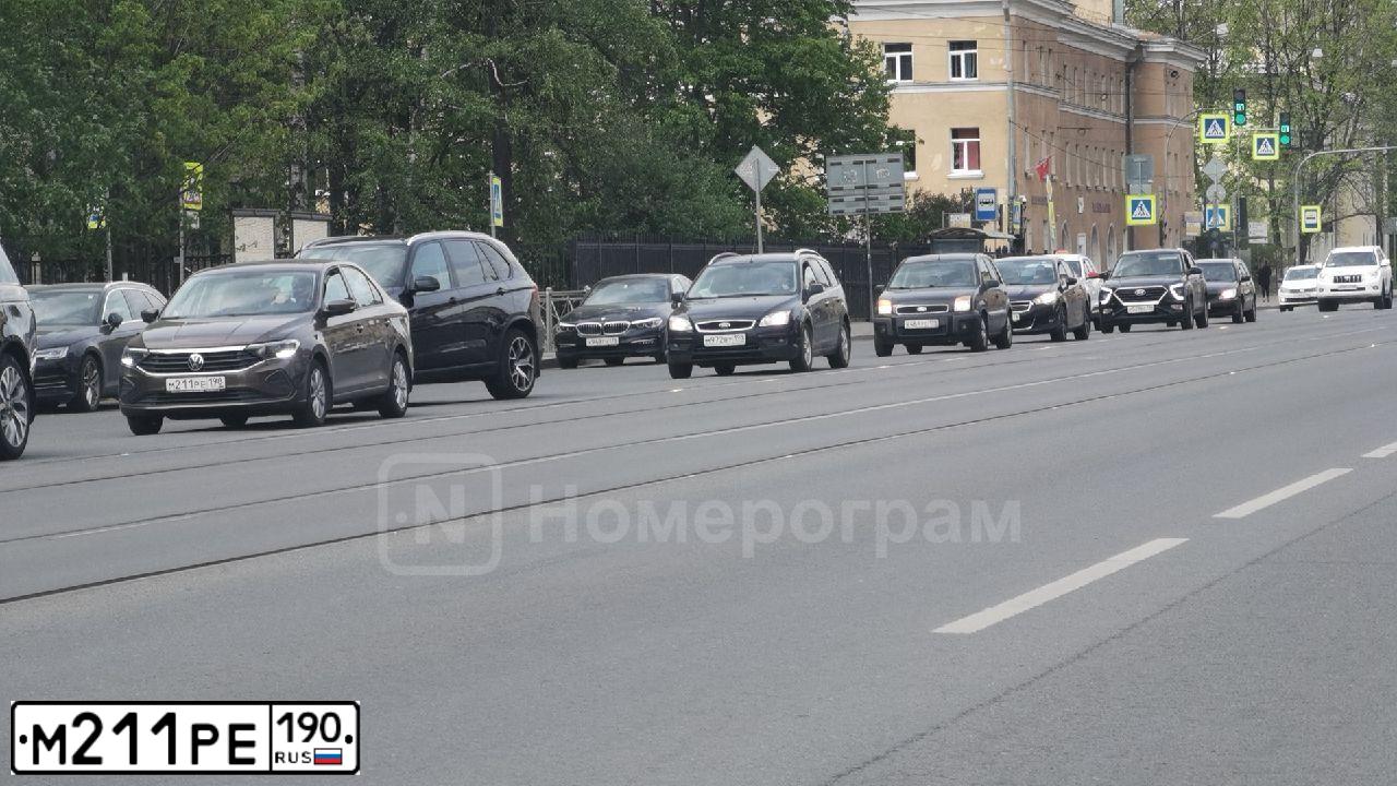 Фото автомобиля TOYOTA COROLLA, 2011 — госномер М211РЕ190. Цвет: СЕРЫЙ СВЕТЛЫЙ