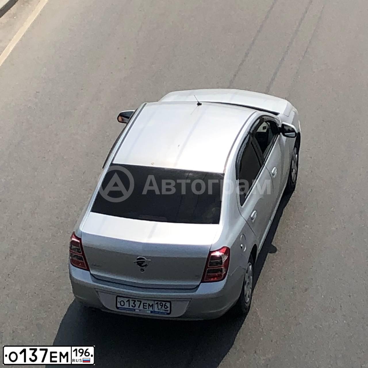 Фото автомобиля RAVON R4, 2017 — госномер О137ЕМ196. Цвет: СВЕТЛО-СЕРЫЙ