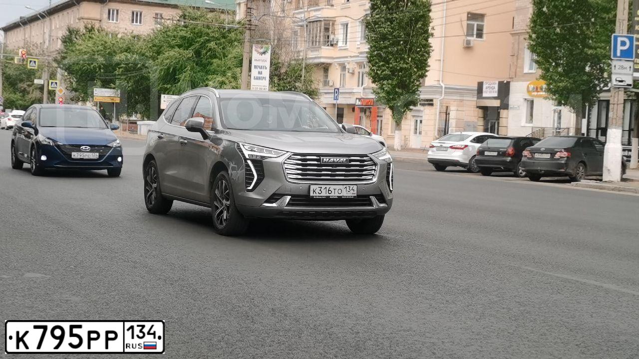 Фото автомобиля TOYOTA RAV4, 2021 — госномер У681РР790. Цвет: ЧЕРНЫЙ