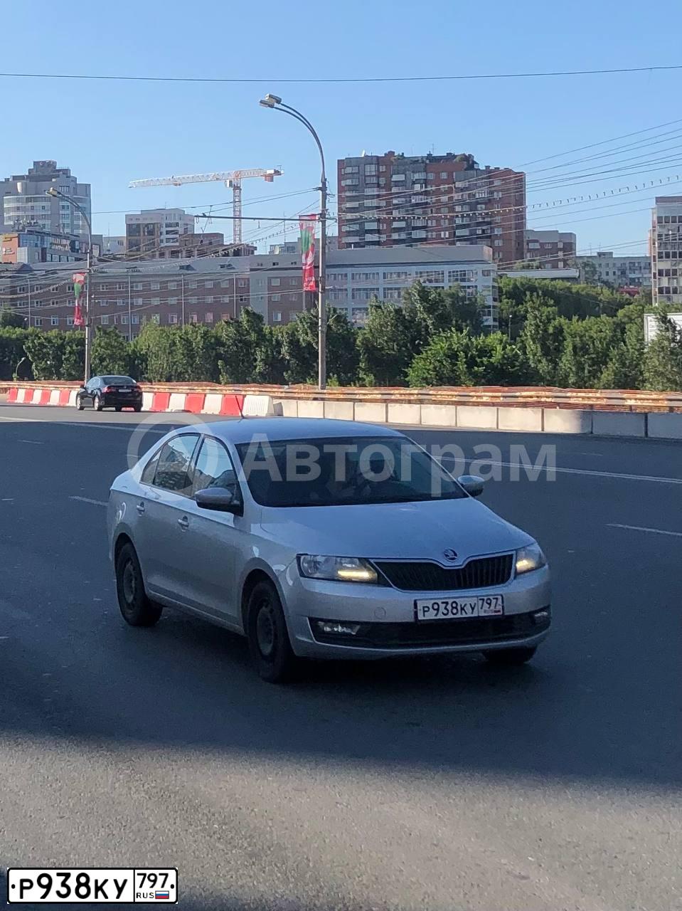 Фото автомобиля SKODA RAPID, 2018 — госномер Р938КУ797. Цвет: СЕРЕБРИСТЫЙ