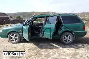 Фото автомобиля VOLKSWAGEN PASSAT, 1994 — госномер С304АМ193. Цвет: ЗЕЛЕНЫЙ