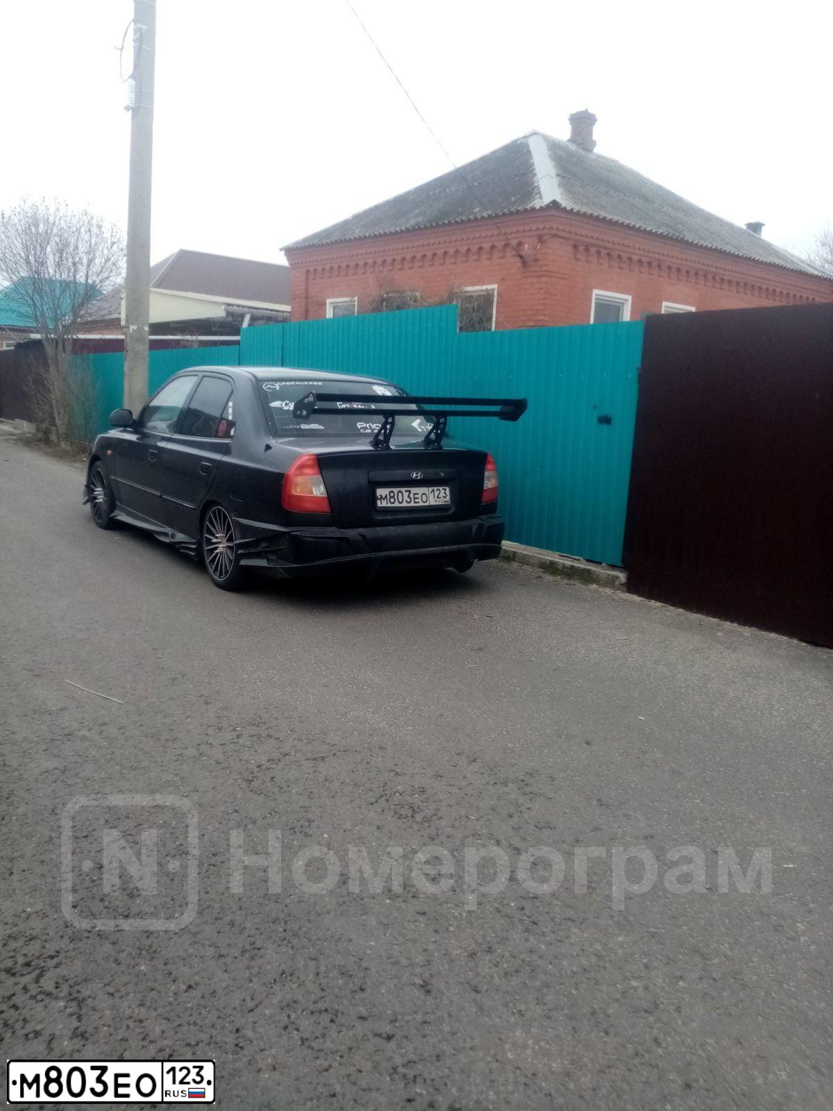 Фото автомобиля TAGAZ ACCENT, 2008 — госномер М803ЕО123. Цвет: ЧЕРНЫЙ