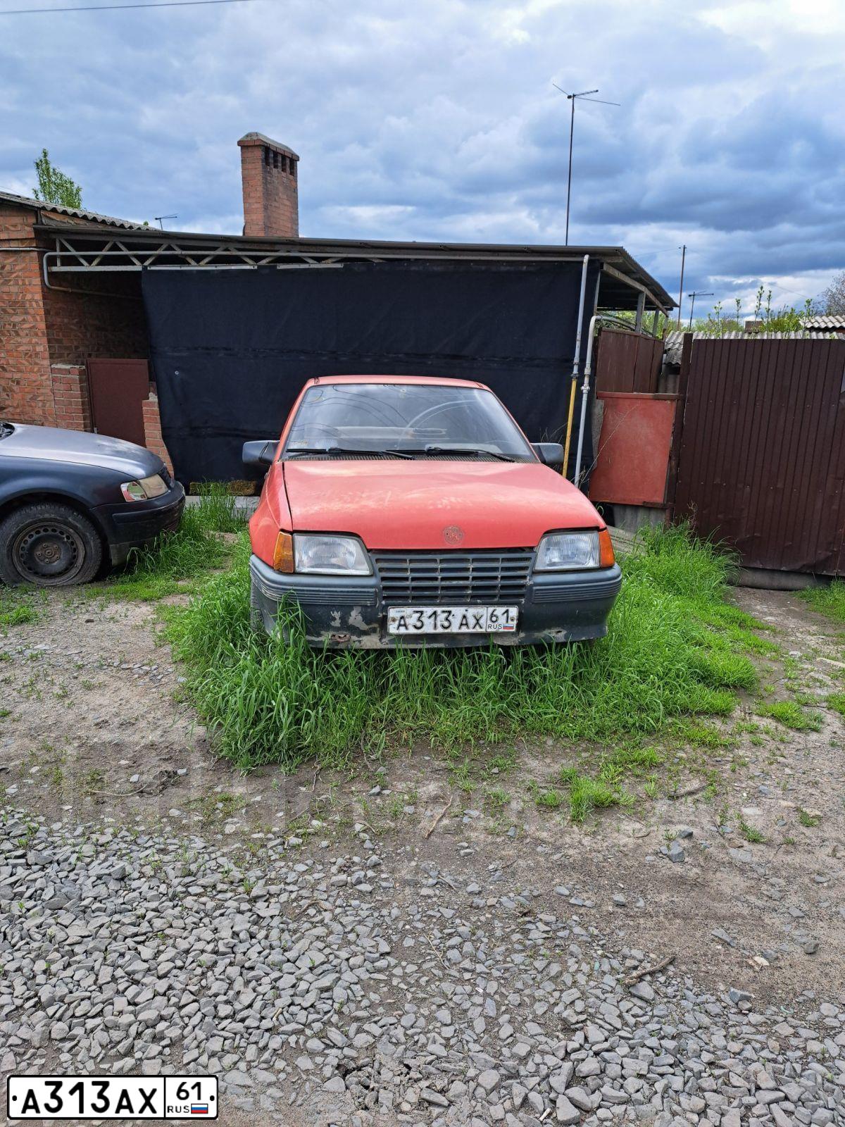 Фото автомобиля OPEL KADETT, 1986 — госномер А313АХ61. Цвет: КРАСНЫЙ