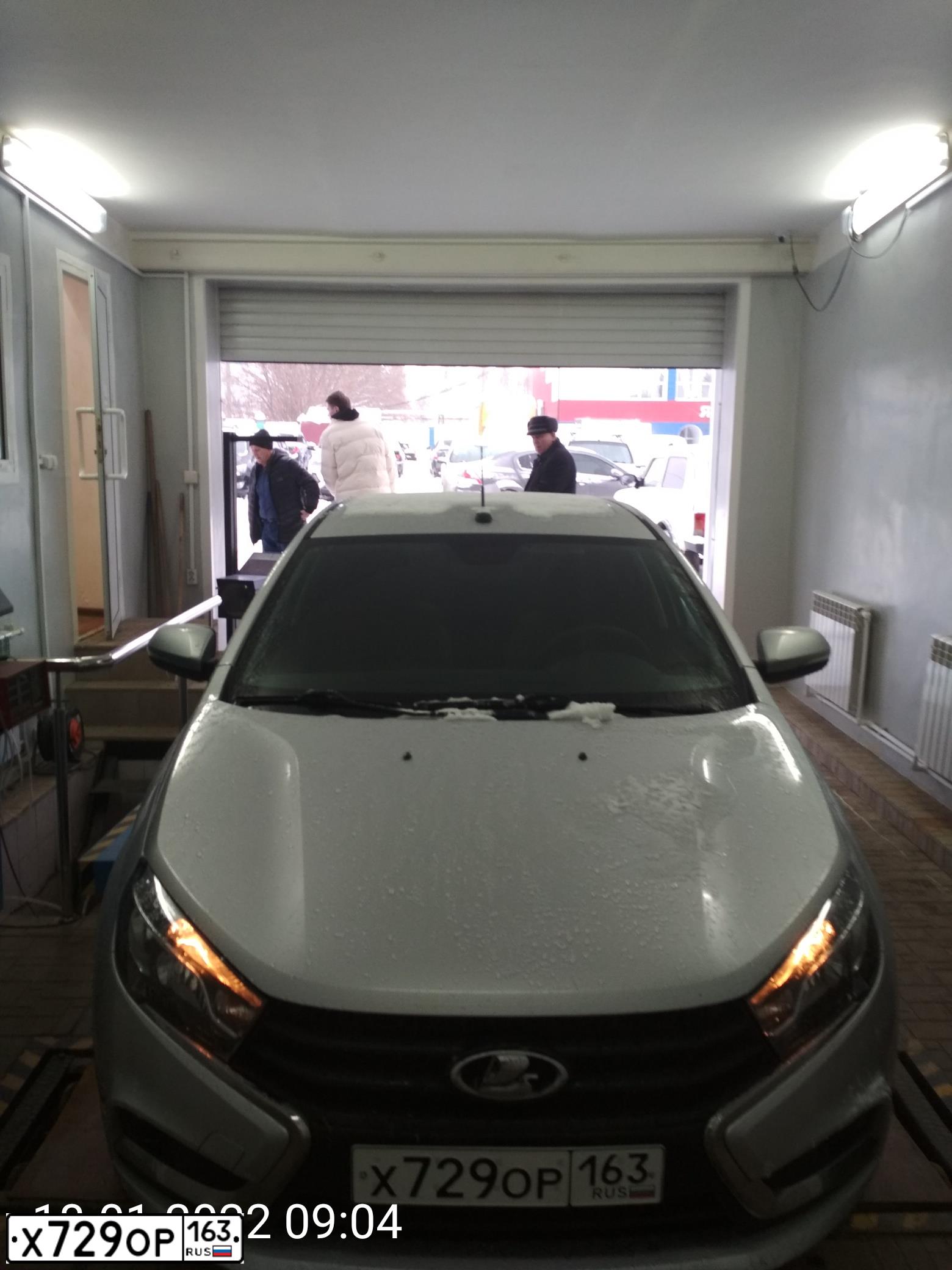 Фото автомобиля LADA VESTA, 2017 — госномер М862НА13. Цвет: СЕРЕБРИСТЫЙ