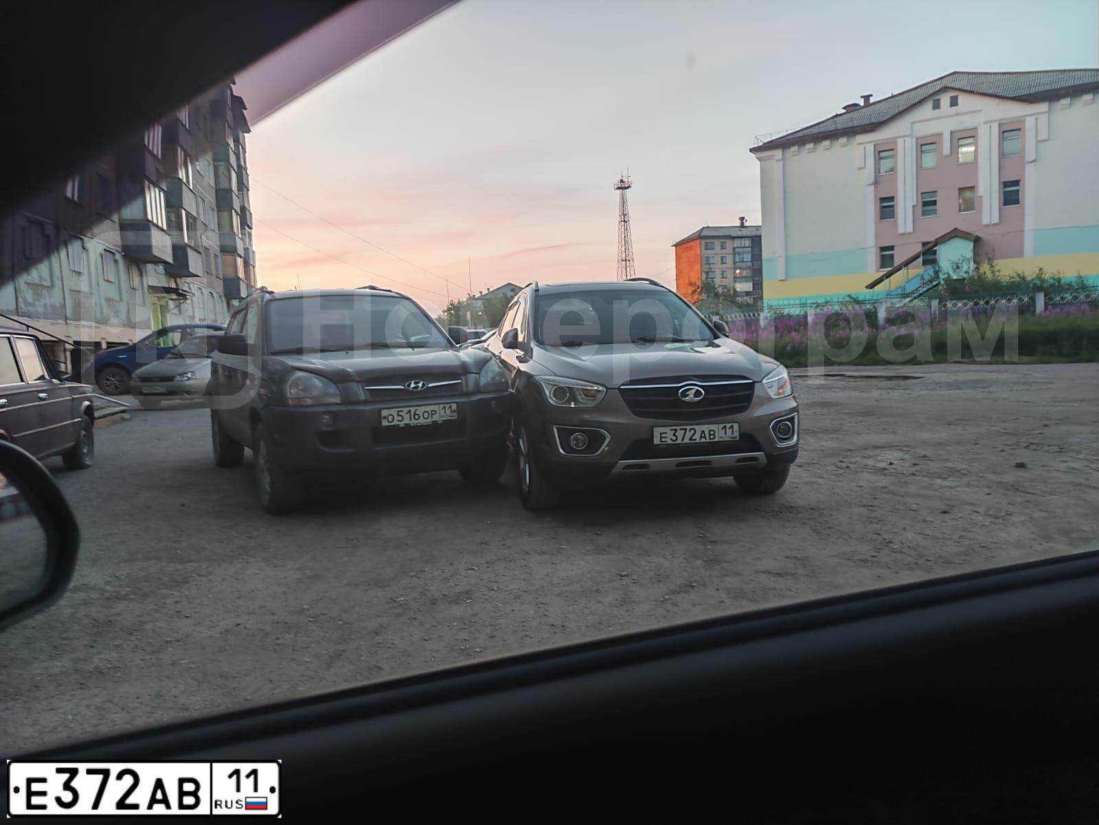 Фото автомобиля FAW BESTURN X80, 2017 — госномер Е372АВ11. Цвет: Коричневый