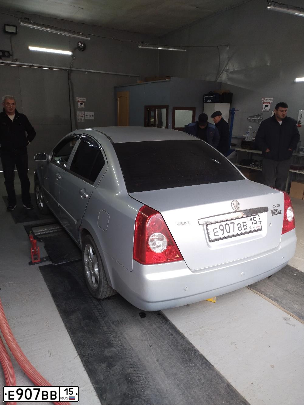Фото автомобиля TAGAZ VORTEX ESTINA, 2009 — госномер А910ВК15. Цвет: Серебристый