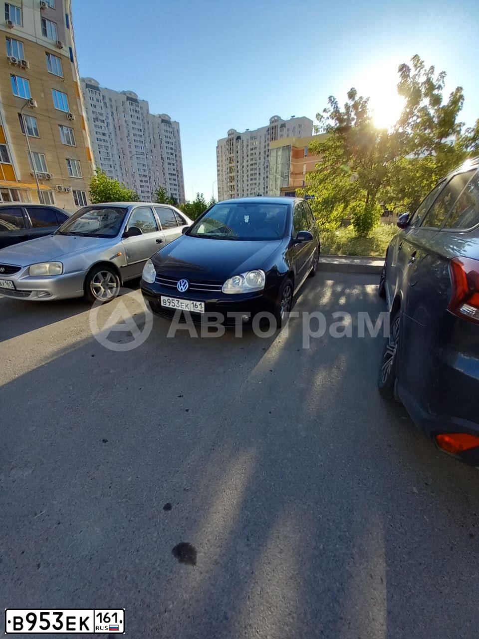 Фото автомобиля VOLKSWAGEN GOLF, 2008 — госномер В953ЕК161. Цвет: ЧЕРНЫЙ