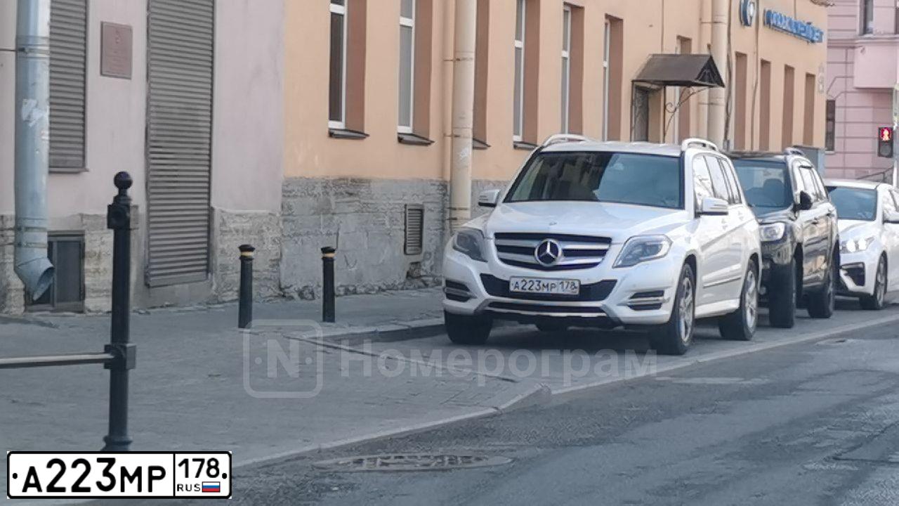 Фото автомобиля MERCEDES GLK-KLASSE, 2013 — госномер А223МР178. Цвет: Белый
