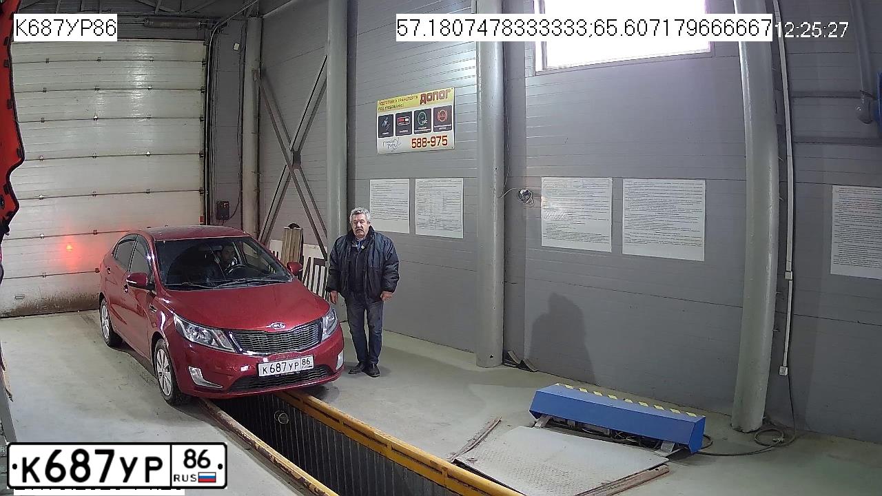 Фото автомобиля KIA RIO, 2012 — госномер Х023РР72. Цвет: Красный