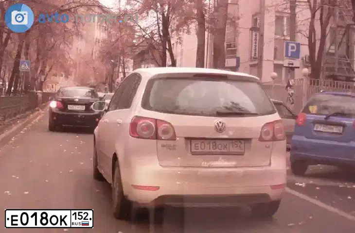 Фото автомобиля VOLKSWAGEN GOLF, 2011 — госномер У257ЕН152. Цвет: Белый