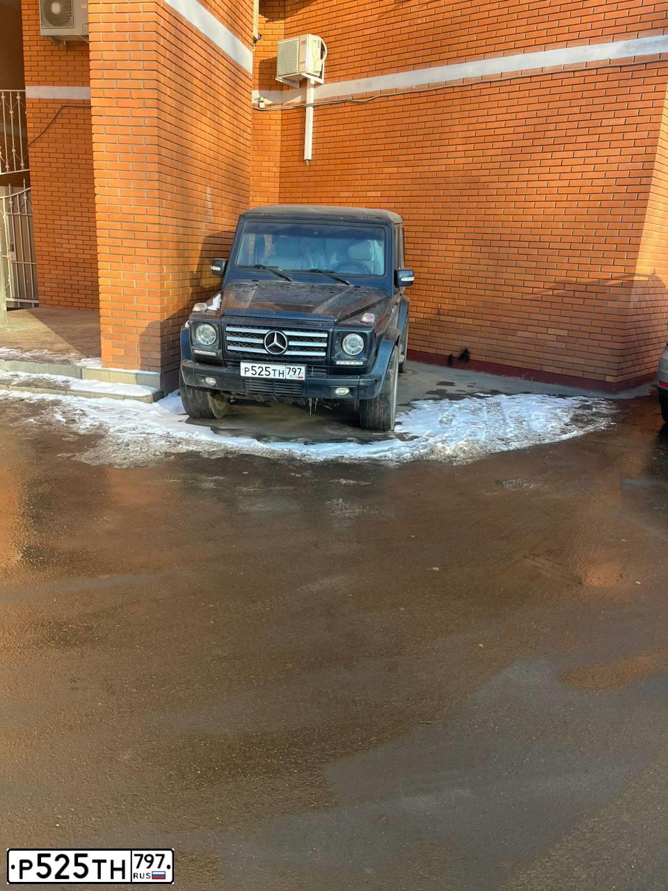 Фото автомобиля MERCEDES G-KLASSE, 2000 — госномер Р525ТН797. Цвет: СИНИЙ ТЕМНЫЙ