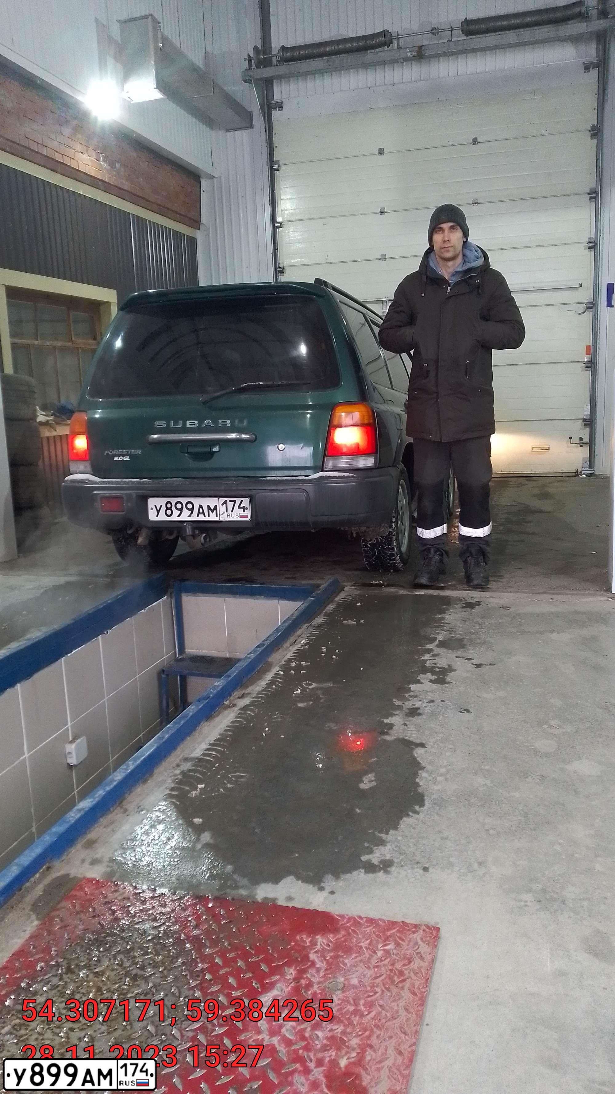 Фото автомобиля SUBARU FORESTER, 1998 — госномер К730ОХ702. Цвет: ЛИАНА