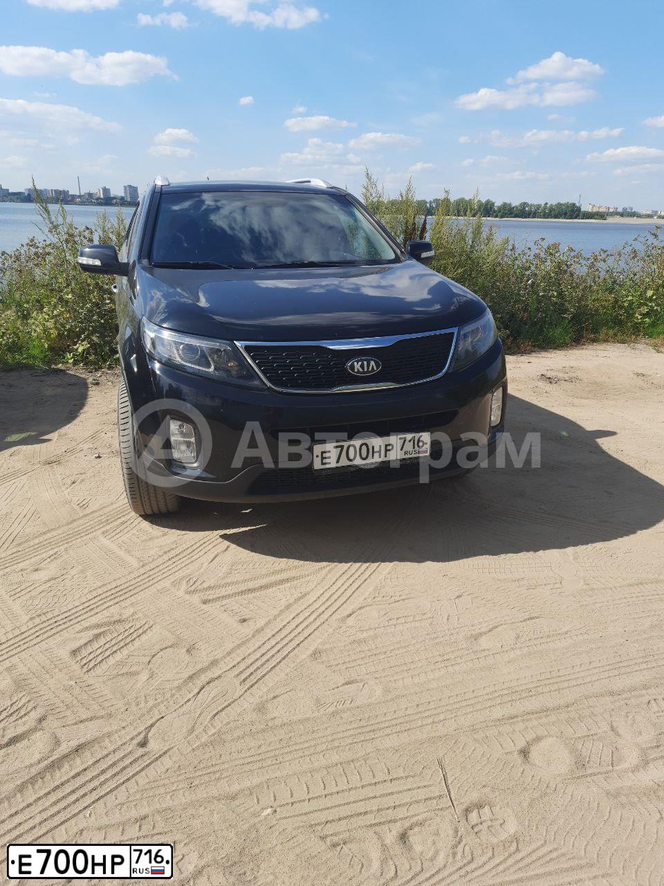 Фото автомобиля KIA SORENTO, 2013 — госномер Е700НР716. Цвет: ЧЕРНЫЙ