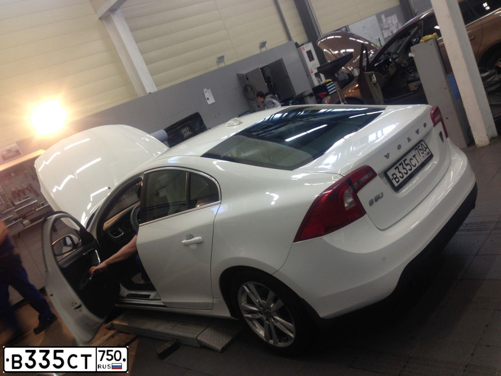 Фото автомобиля VOLVO S60, 2012 — госномер Н209НТ58. Цвет: Белый
