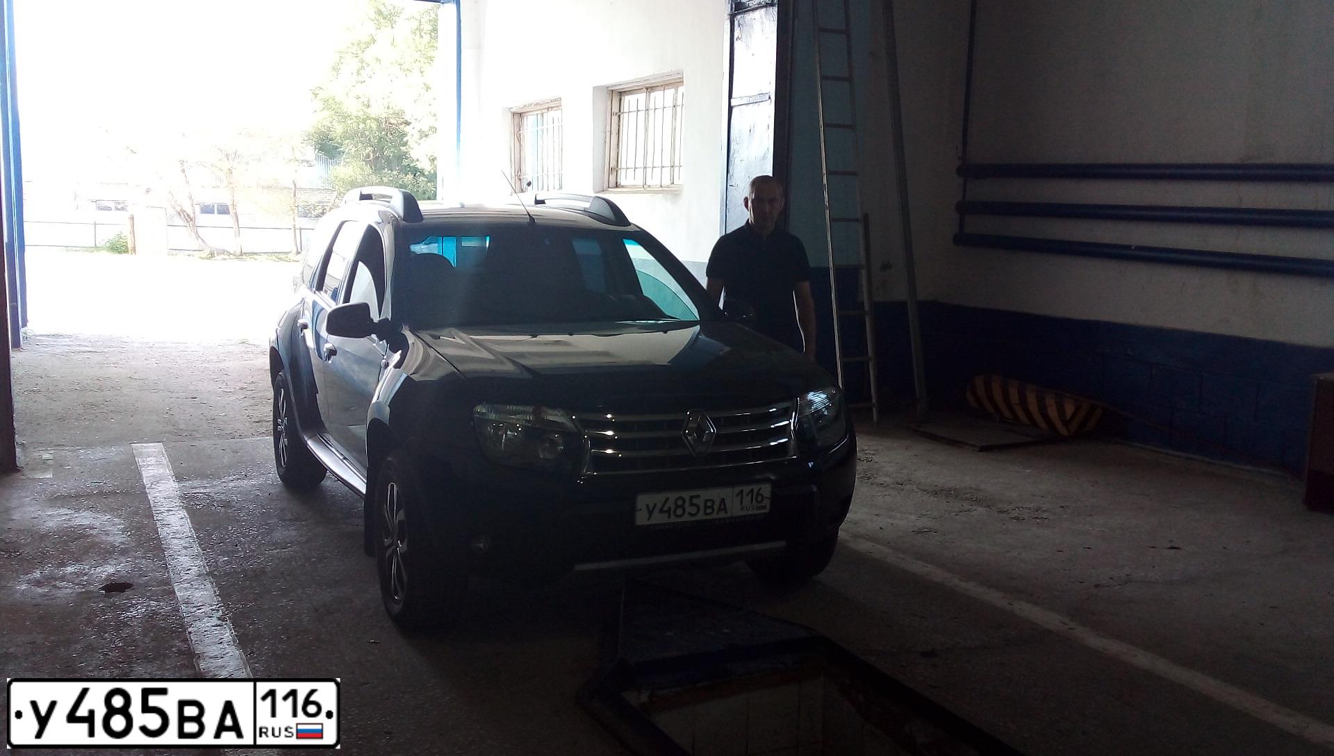 Фото автомобиля RENAULT DUSTER, 2014 — госномер У485ВА116. Цвет: ЧЕРНЫЙ