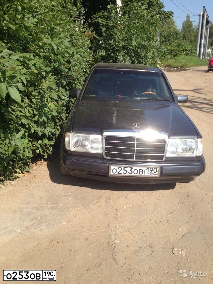 Фото автомобиля MERCEDES E-KLASSE, 1990 — госномер О868КТ97. Цвет: ТЕМНО СЕРЫЙ