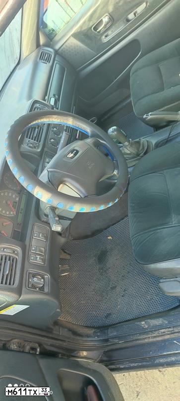 Фото автомобиля VOLVO 850, 1997 — госномер М611ТХ33. Цвет: СЕРЫЙ