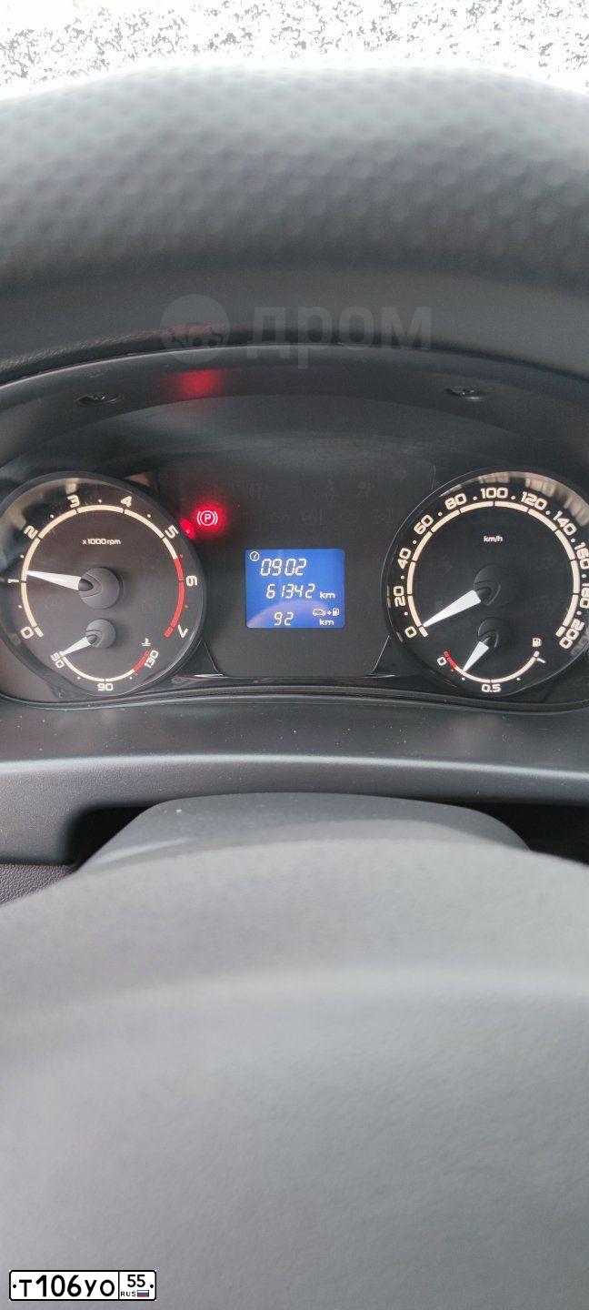 Фото автомобиля LADA 217020 LADA PRIORA, 2017 — госномер Т106УО55. Цвет: серебристо-темно-серый
