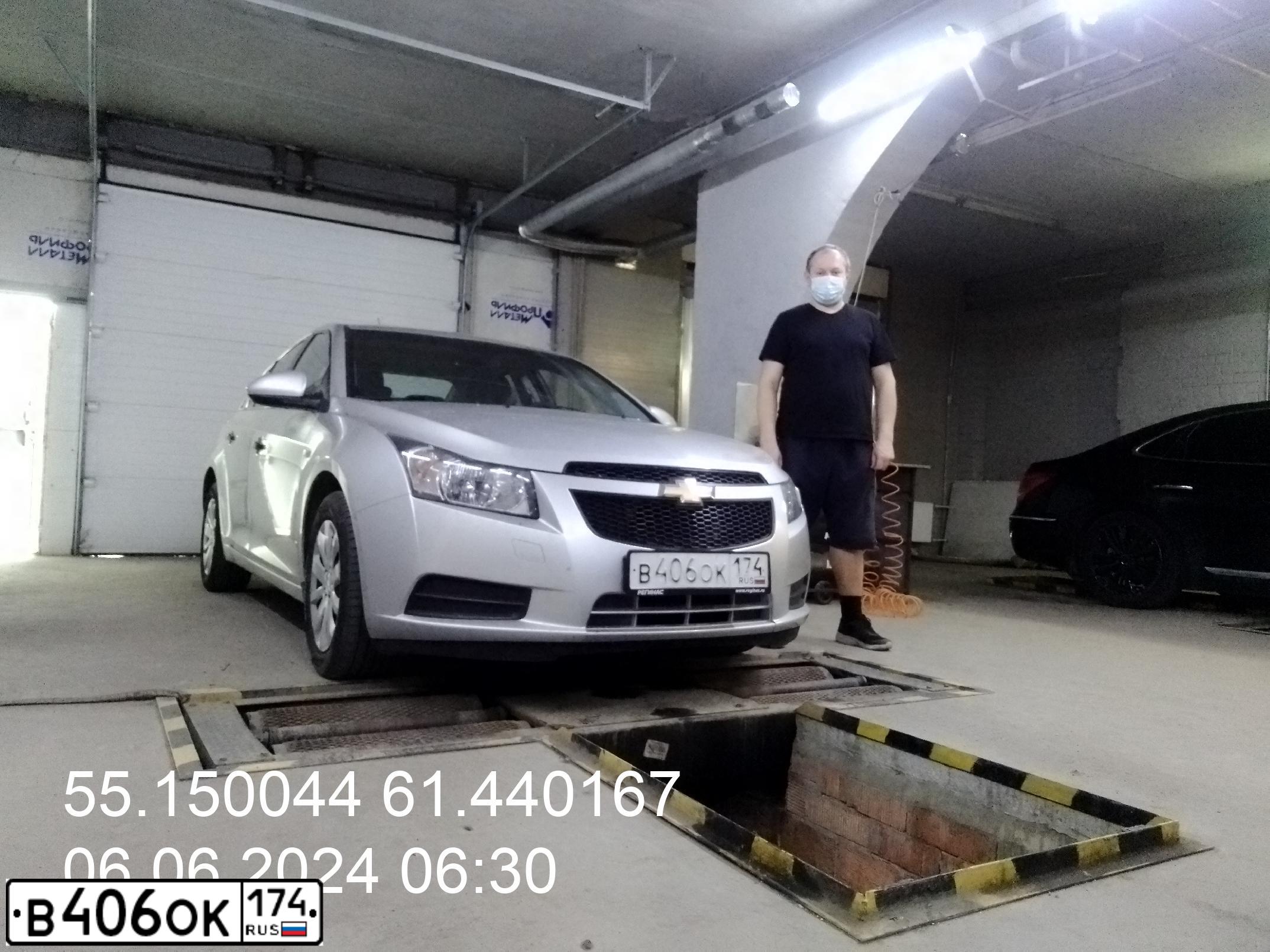 Фото автомобиля CHEVROLET CRUZE, 2011 — госномер В406ОК174. Цвет: БЕЛЫЙ