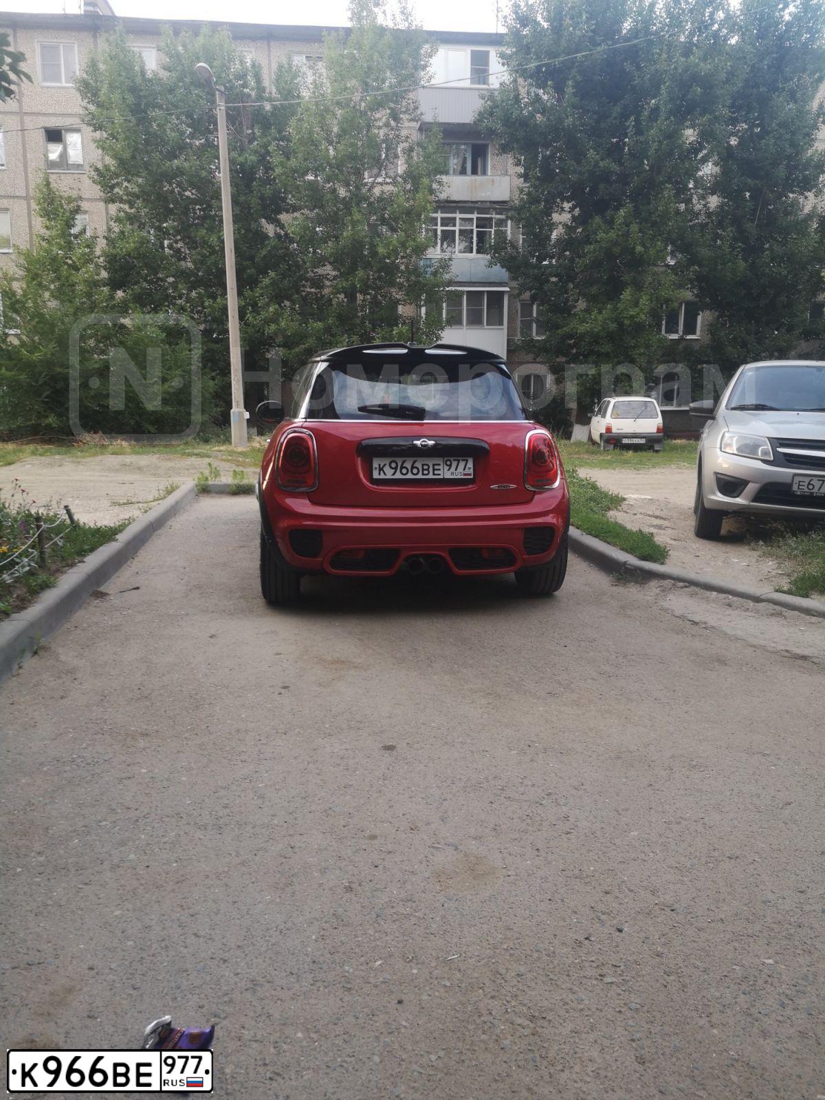 Фото автомобиля MINI МИНИ JOHN COOPER WORKS, 2016 — госномер К966ВЕ977. Цвет: ЯРКО-КРАСНЫЙ