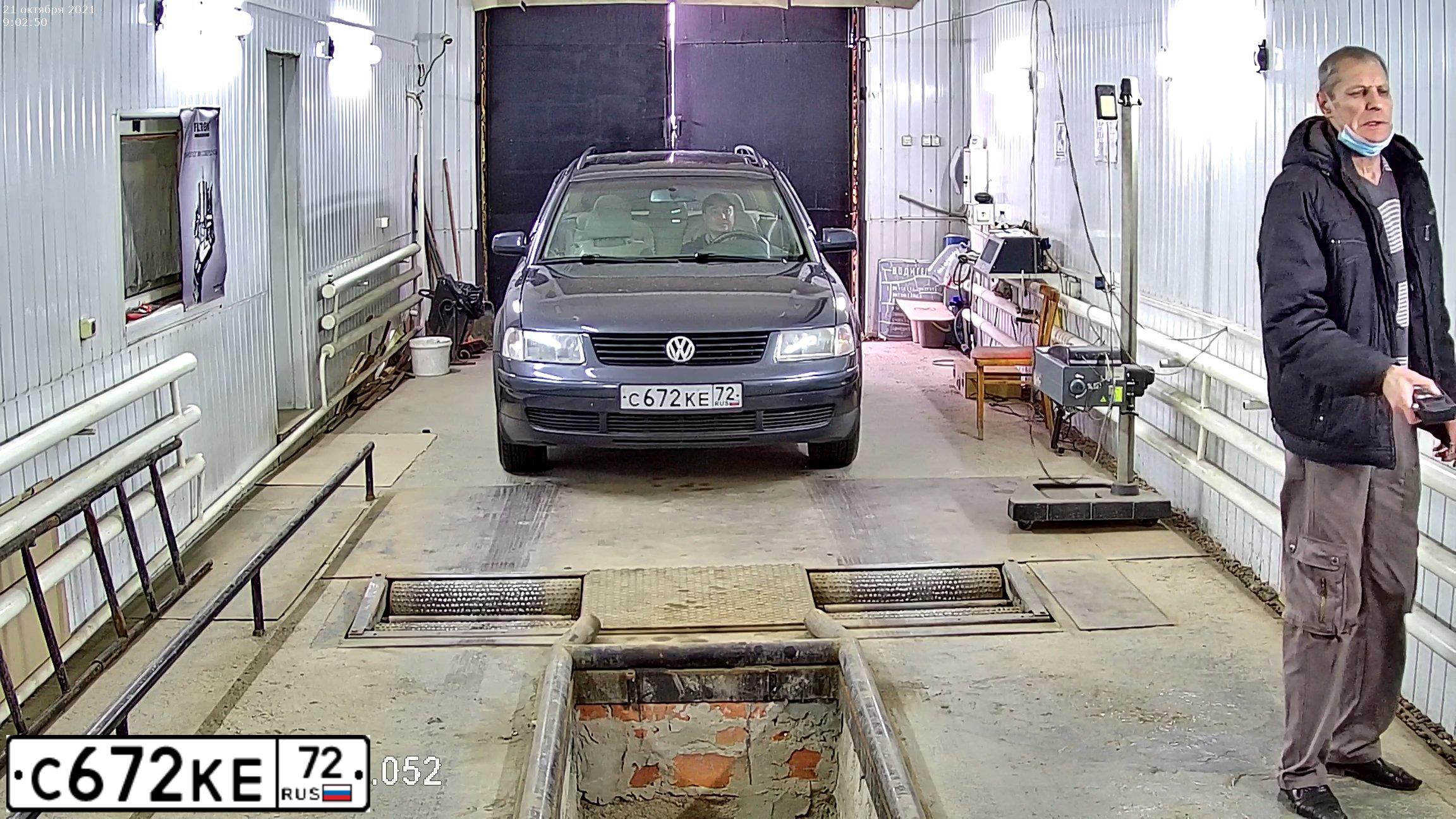 Фото автомобиля VOLKSWAGEN PASSAT, 2000 — госномер Р927КВ45. Цвет: ТЕМНО-СИНИЙ