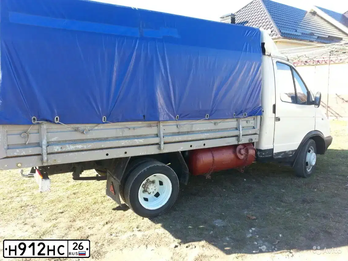 Фото автомобиля GAZ Z 3302 GAZEL, 2001 — госномер Н642РМ90. Цвет: БЕЛЫЙ