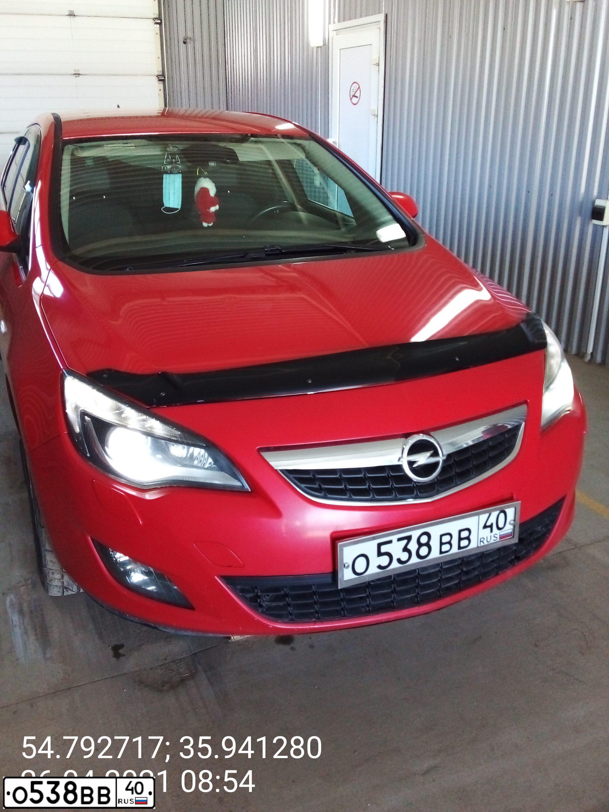Фото автомобиля OPEL ASTRA, 2010 — госномер Х737КС790. Цвет: Красный