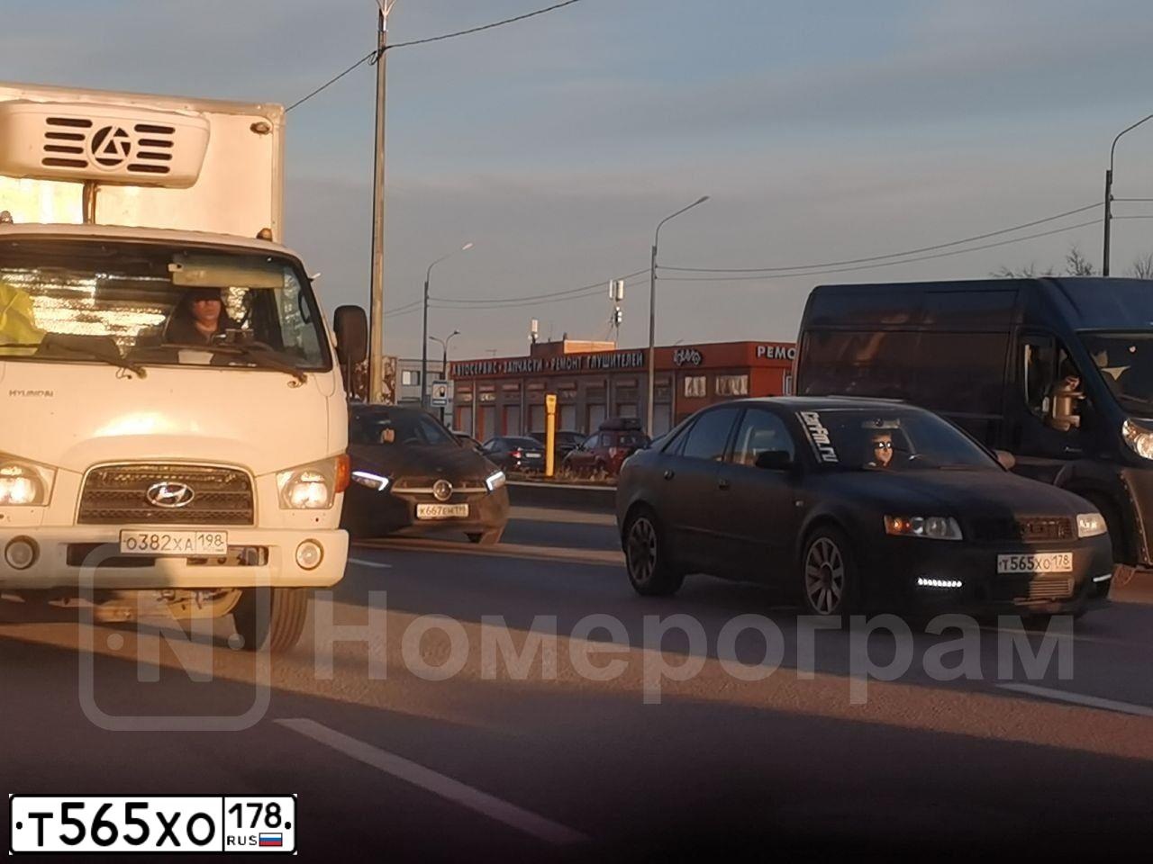 Фото автомобиля AUDI A4, 2003 — госномер Т565ХО178. Цвет: ЧЕРНЫЙ