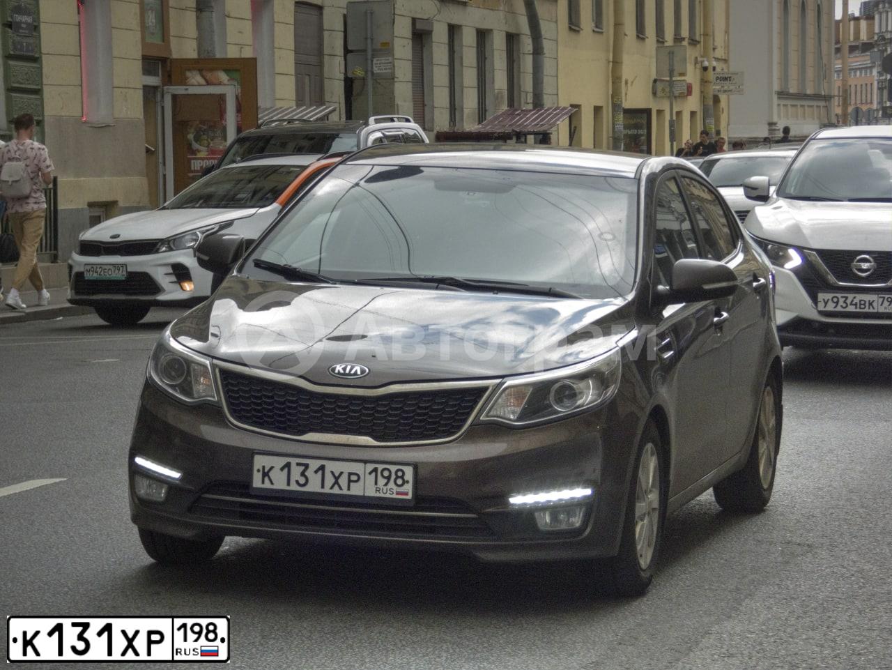Фото автомобиля KIA RIO, 2015 — госномер К131ХР198. Цвет: Коричневый
