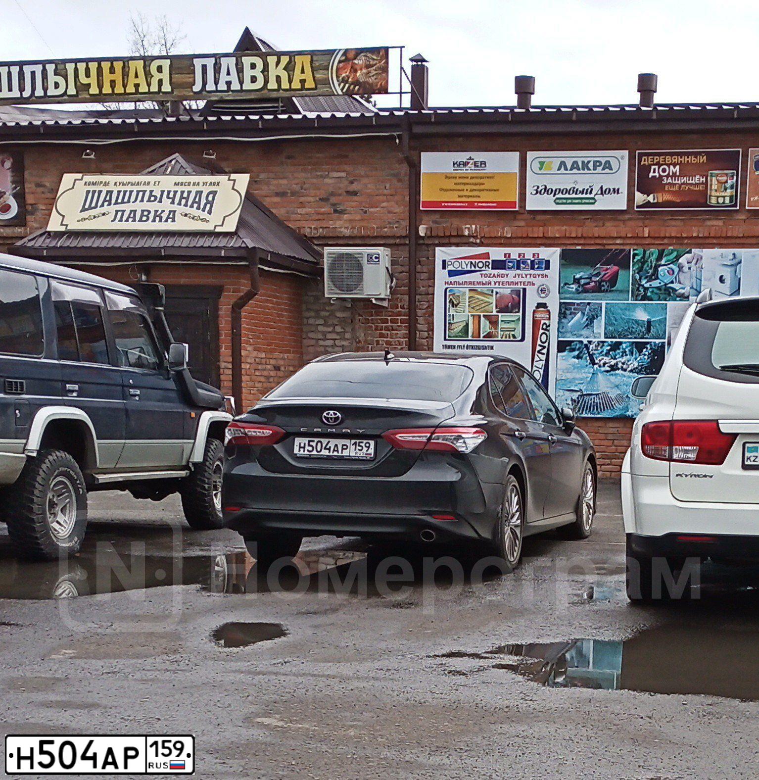 Фото автомобиля TOYOTA CAMRY, 2018 — госномер Х199ЕЕ154. Цвет: ЧЕРНЫЙ