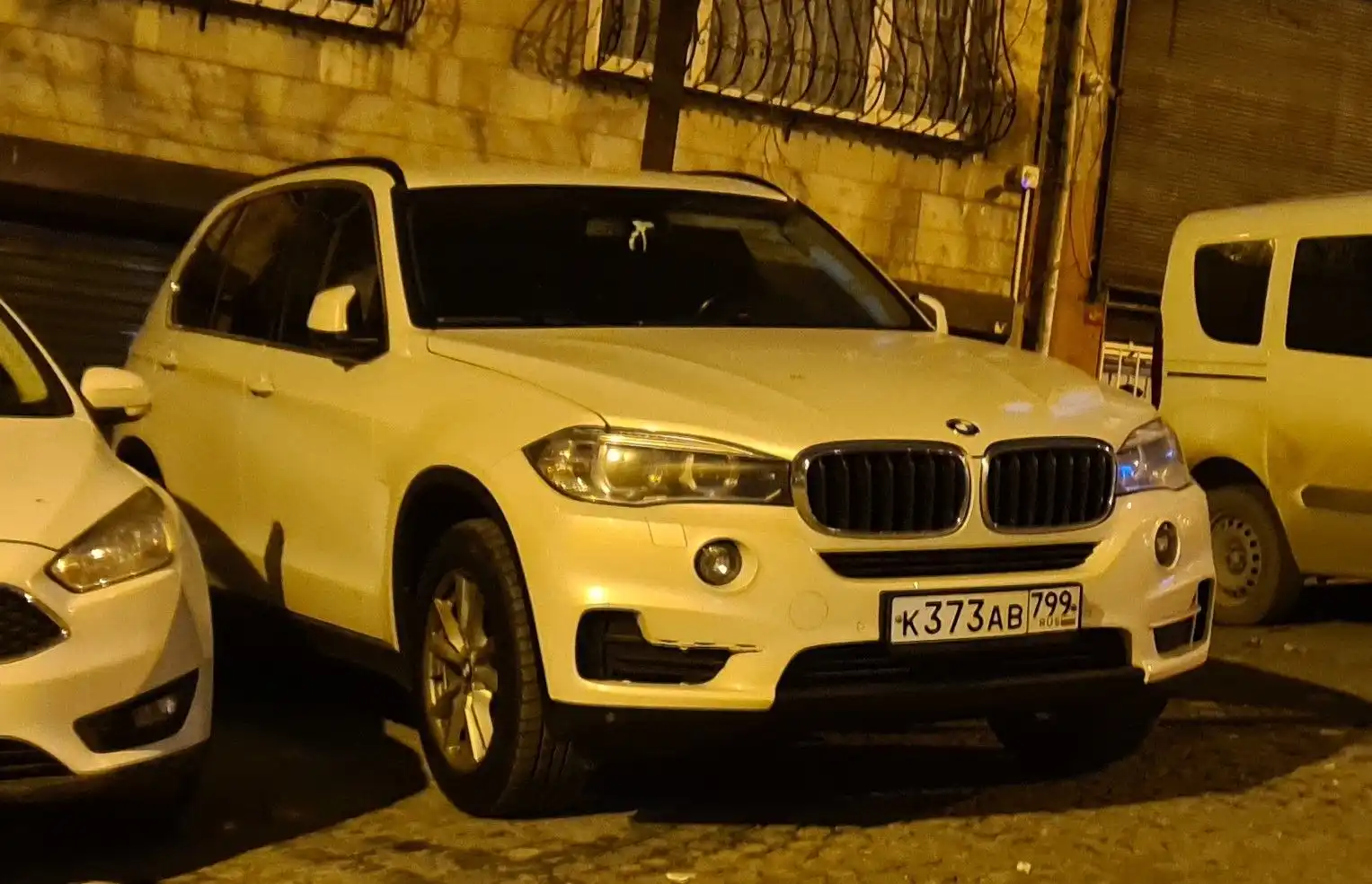 Фото автомобиля BMW X5, 2017 — госномер К373АВ799. Цвет: БЕЛЫЙ МЕТАЛЛИК