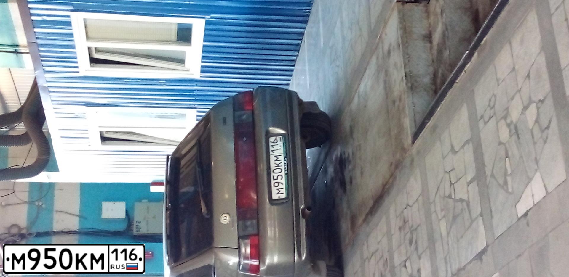 Фото автомобиля LADA 2112 LADA, 2001 — госномер М950КМ116. Цвет: СЕРЕБРИСТО-СЕРО-ЗЕЛЕНЫЙ