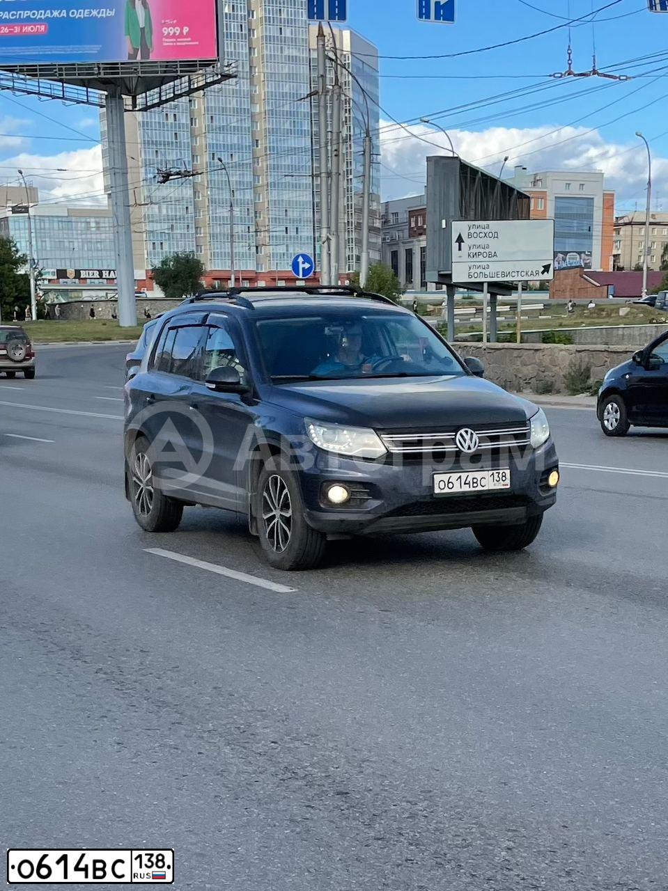 Фото автомобиля VOLKSWAGEN TIGUAN, 2012 — госномер Е300ОА71. Цвет: ТЕМНО-СИНИЙ