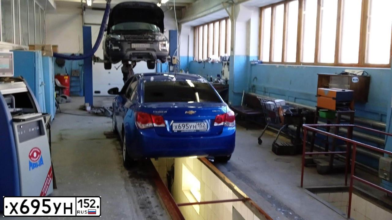 Фото автомобиля CHEVROLET CRUZE, 2011 — госномер Р876МХ196. Цвет: синий