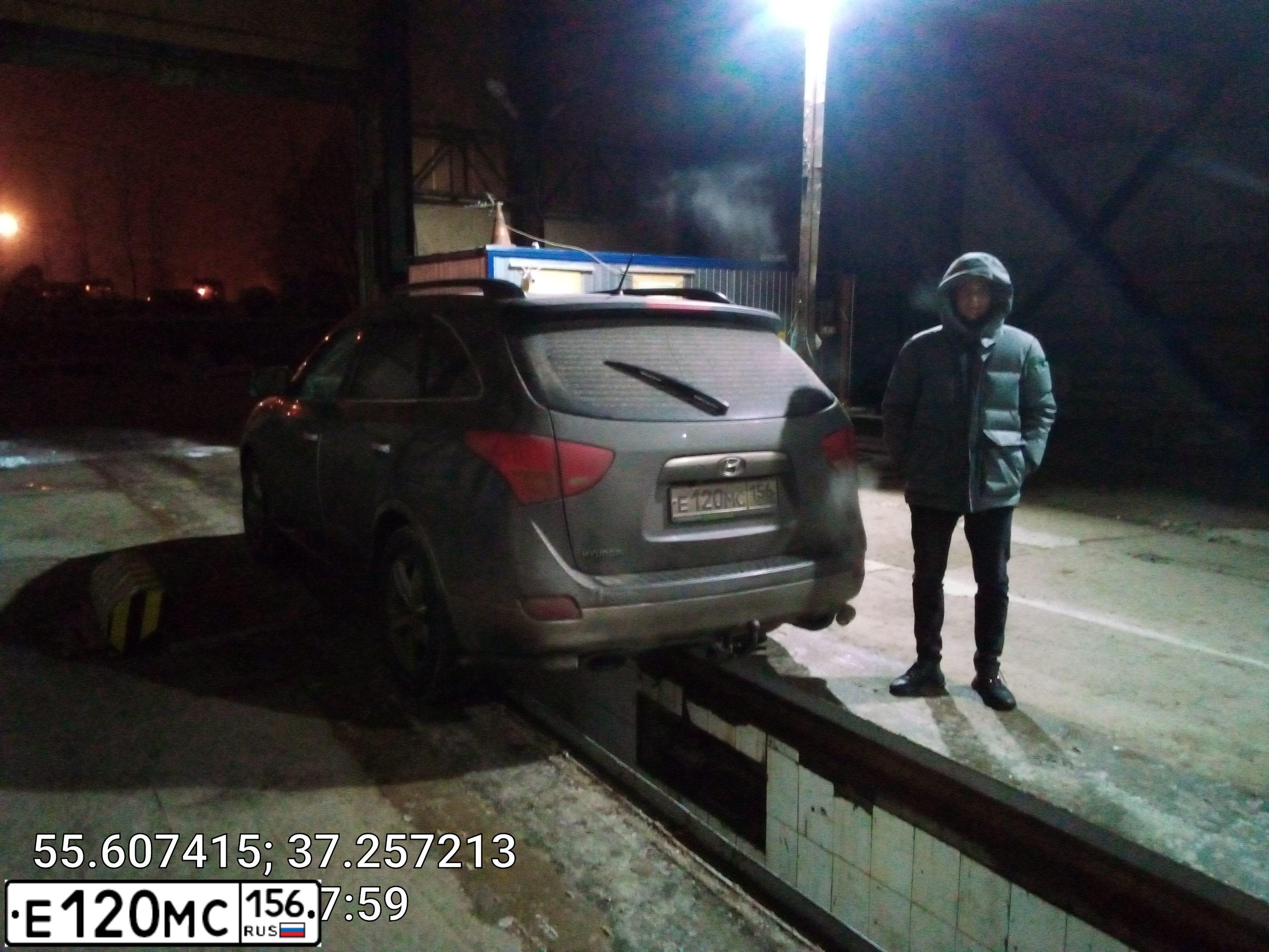 Фото автомобиля HYUNDAI IX55, 2010 — госномер О222РУ197. Цвет: СЕРЫЙ ТЕМНЫЙ