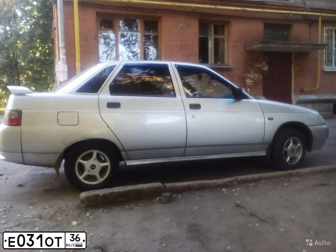 Фото автомобиля VAZ ВАЗ 21102, 2002 — госномер Е031ОТ36. Цвет: СЕРЕБРИСТЫЙ