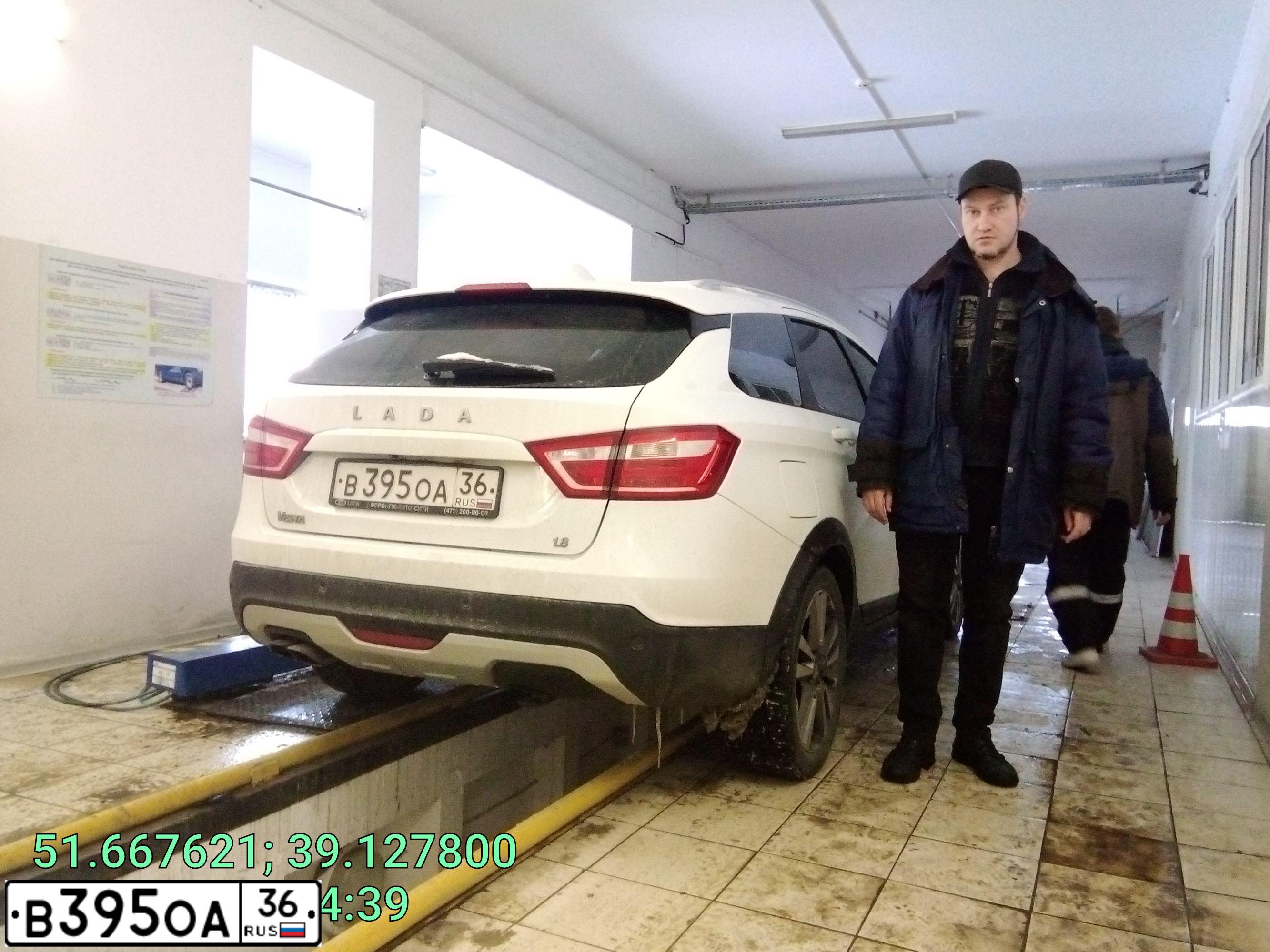 Фото автомобиля ЛАДА ВЕСТА GFК330, 2017 — госномер Н296ОС180. Цвет: Белый