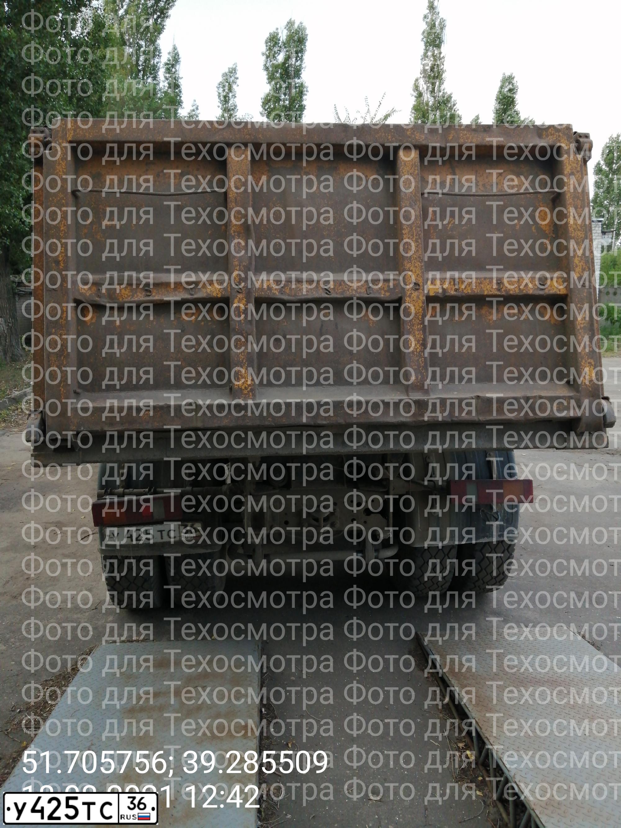 Фото автомобиля MAZ 5516 /6X4/, 2011 — госномер У425ТС36. Цвет: СЕРЫЙ