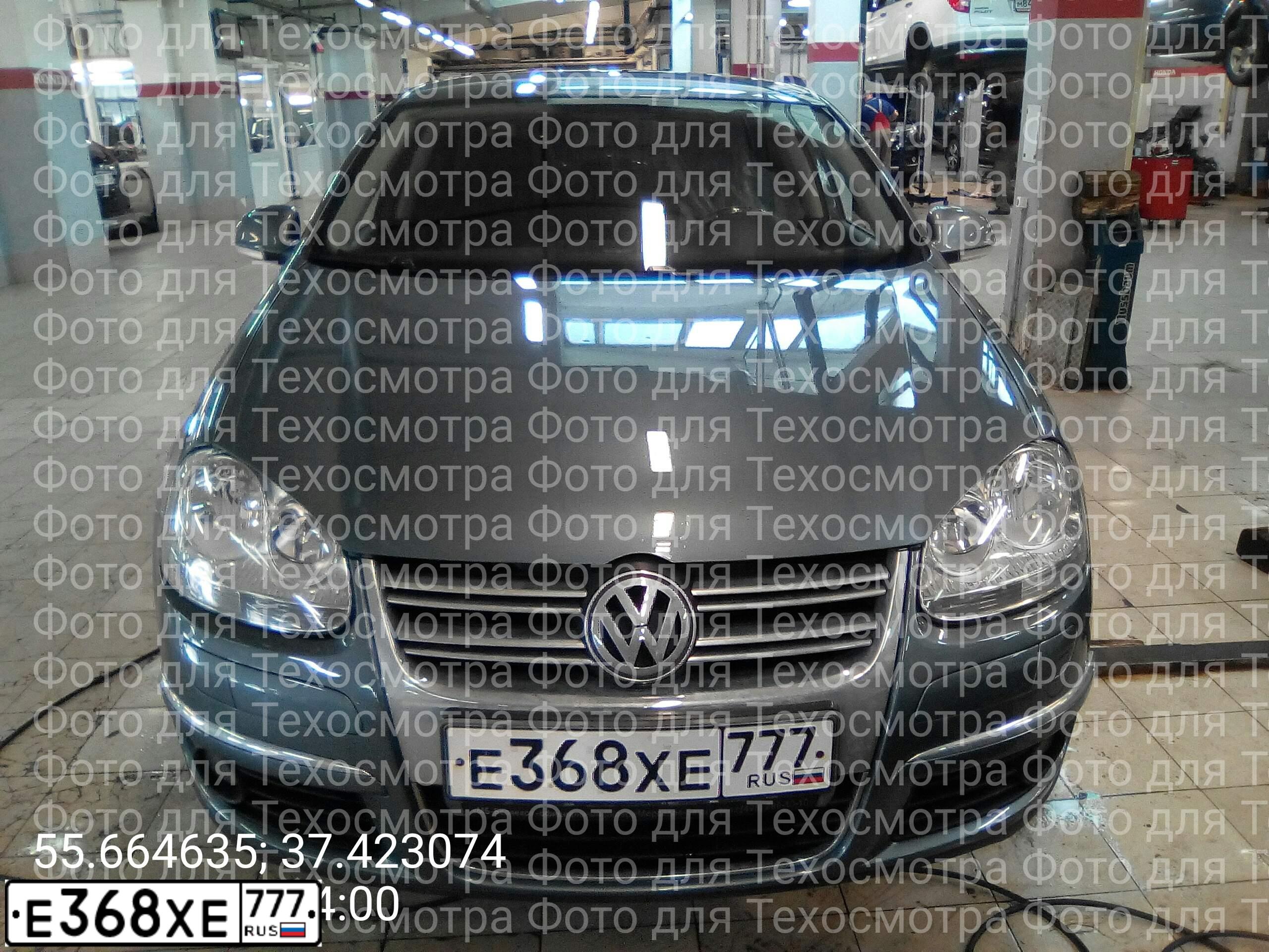 Фото автомобиля VOLKSWAGEN JETTA, 2010 — госномер Е368ХЕ777. Цвет: ЗЕЛЕНЫЙ