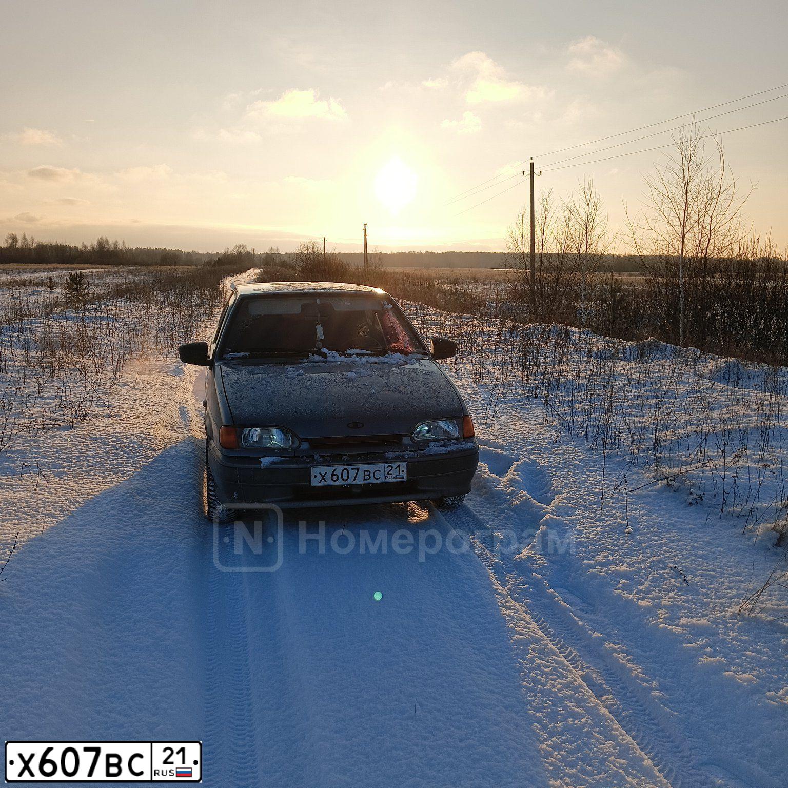Фото автомобиля LADA 2113 SAMARA, 2006 — госномер Х607ВС21. Цвет: СРЕДНИЙ СЕРО-ЗЕЛЕН МЕТ
