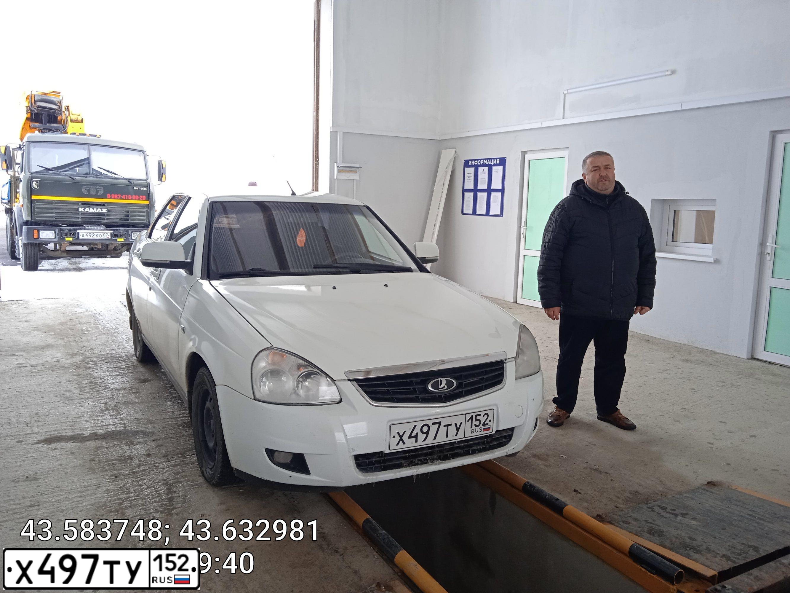 Фото автомобиля LADA 2170 PRIORA, 2012 — госномер М715ОМ29. Цвет: Белый