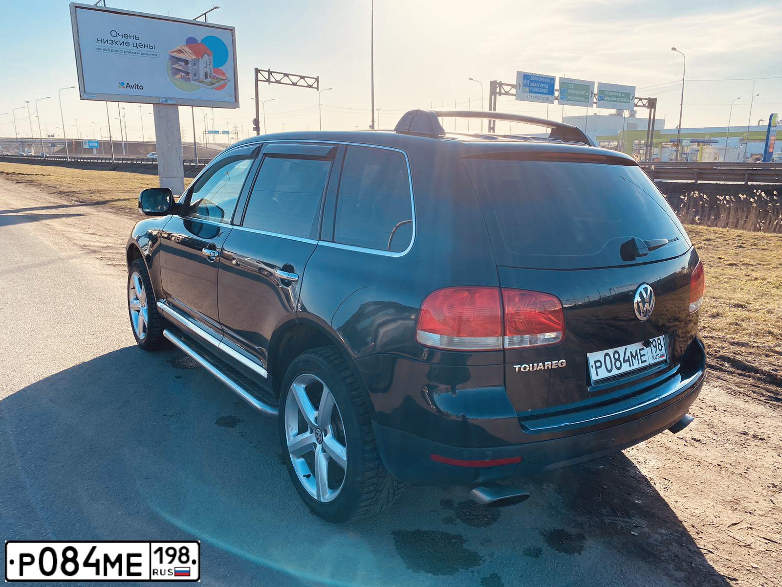 Фото автомобиля VOLKSWAGEN TOUAREG, 2005 — госномер У708СМ60. Цвет: ЧЕРНЫЙ